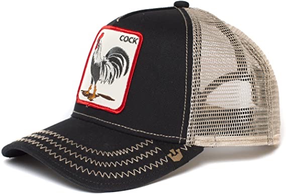 כובע שחור עם ציור של תרנגול והכיתוב COCK