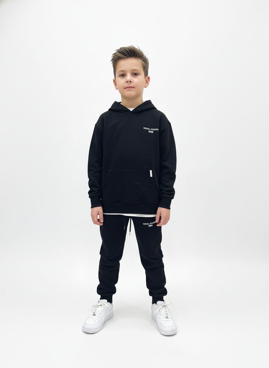 סט חליפה לנוער קפוצון ומכנס פוטר ויזואל סטודיו בצבע שחור