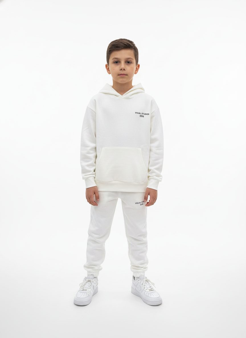 סט חליפה לנוער קפוצון ומכנס פוטר ויזואל סטודיו בצבע לבן